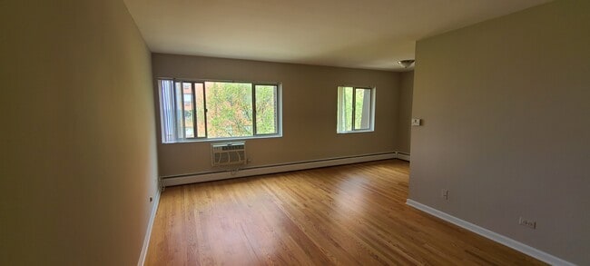 Photo - 5831 N Sheridan Rd
