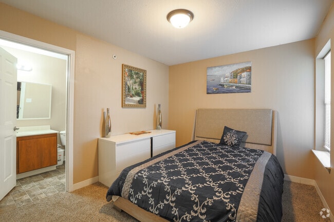 2BR, 2BA - 720SF