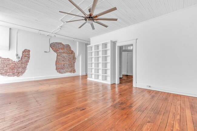 Photo - 2553 Broad Ave