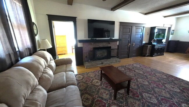 Photo - 216 9th Ave N