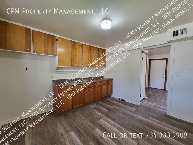 Photo - 2040 Dryden St