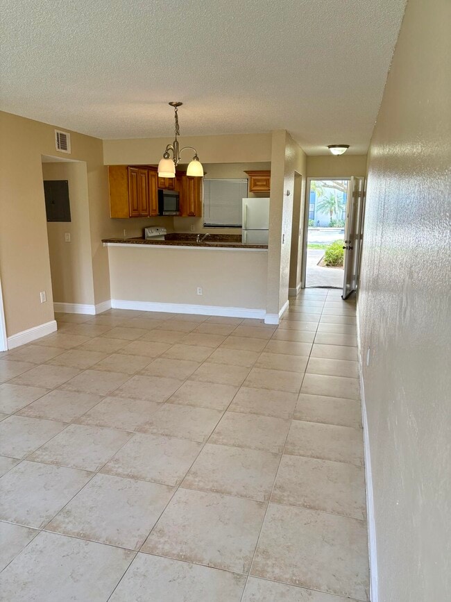 Photo - 1545 Lake Crystal Dr Unit C