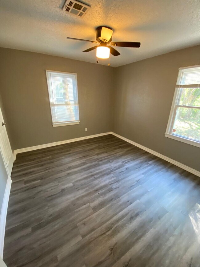 Photo - 210 W Jacobs Dr