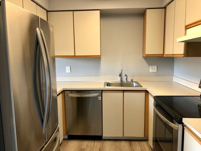 Photo - 2 Bedroom 2 Bath Condo Overlooking a Greenbelt!