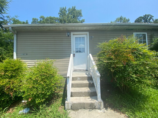Building Photo - Room in Duplex on Beck St Rental