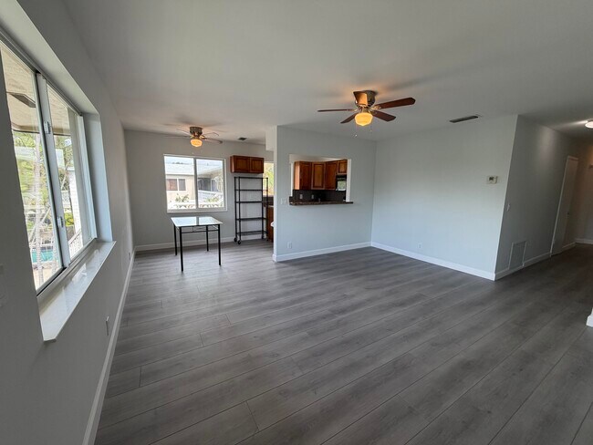Photo - 510 SW 15th St Unidad 204