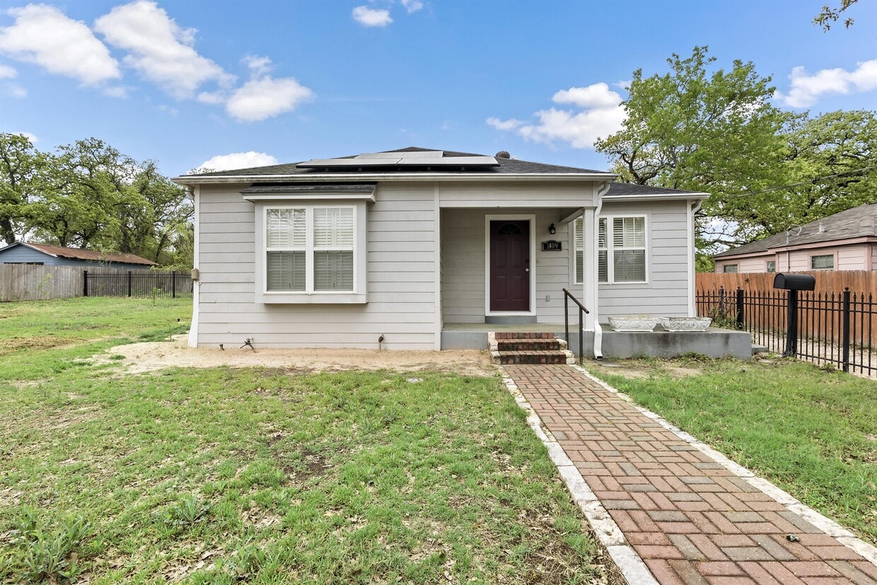 Photo - 1409 Fannin St (Bryan, TX)