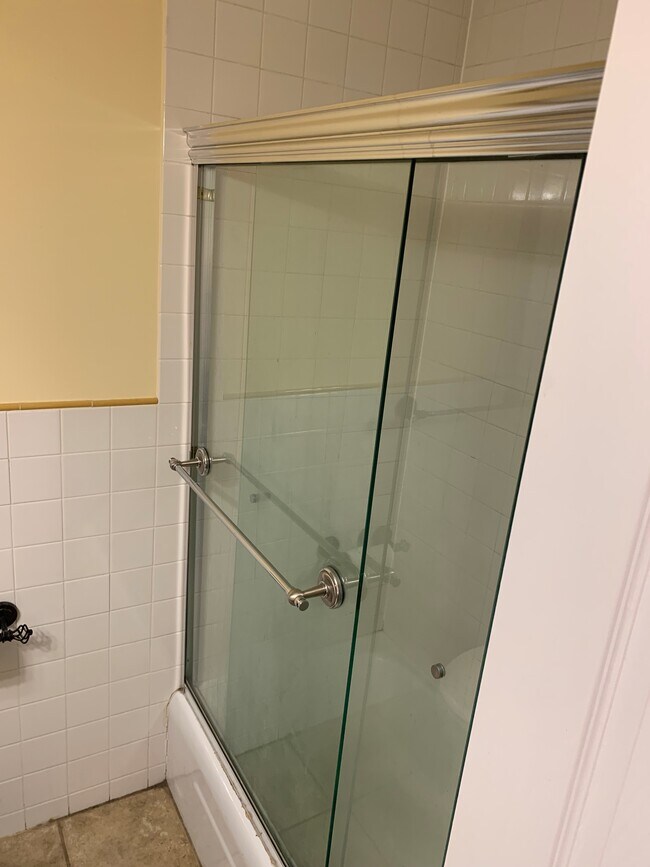 Photo - 144 Kenrick St Unidad 37