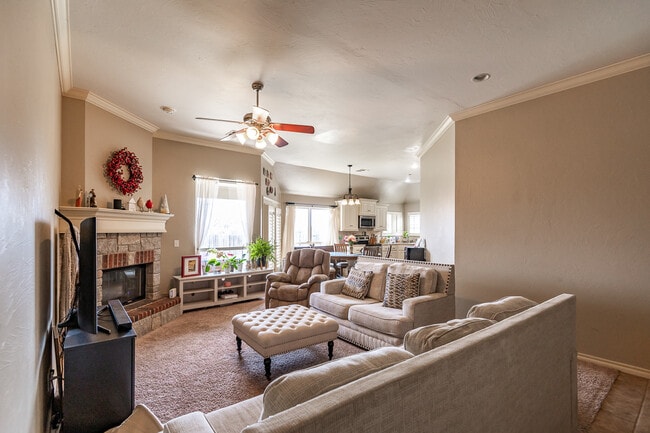 Sala de estar - 313 Kody Ct