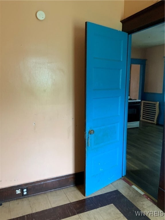 Building Photo - 562 Fargo Ave Rental