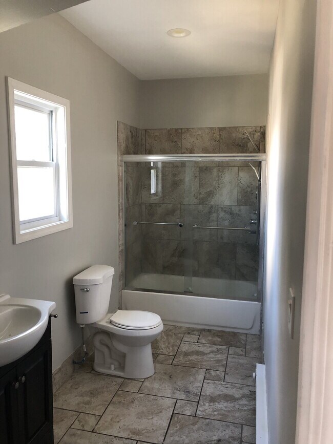 Photo - 3 bedroom in Glassport! Sign a lease befor... Unit Rear