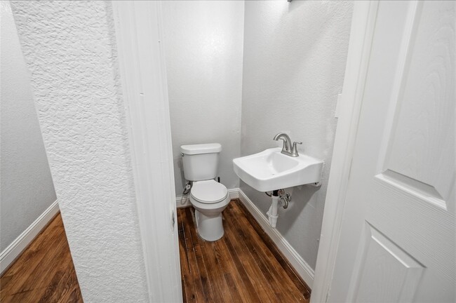 Photo - 318 2nd St N