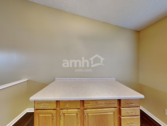 Photo - 372 Thompson St