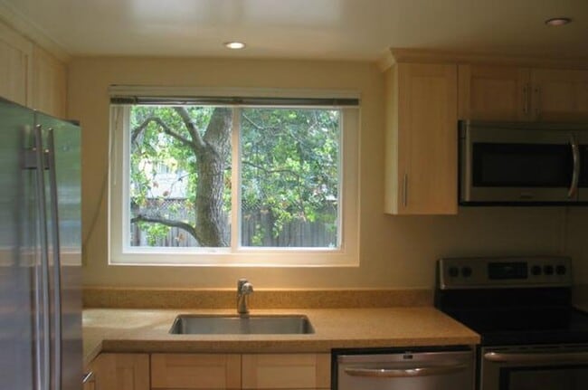 Photo - Cozy ... Charming .... Quiet ... Convenient ...