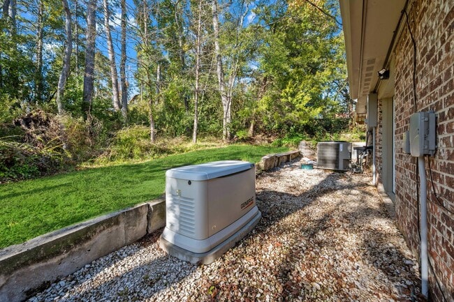 Photo - 141 White Oak St