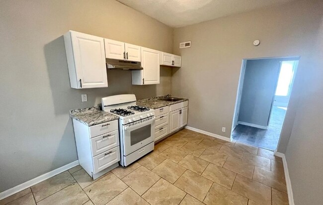 Building Photo - 3306 Michigan Ave Unit 2F Rental
