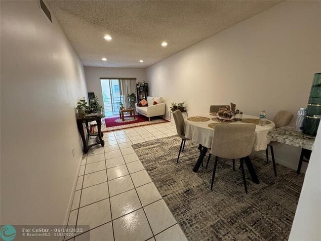 Photo - 4111 Stirling Rd Condo
