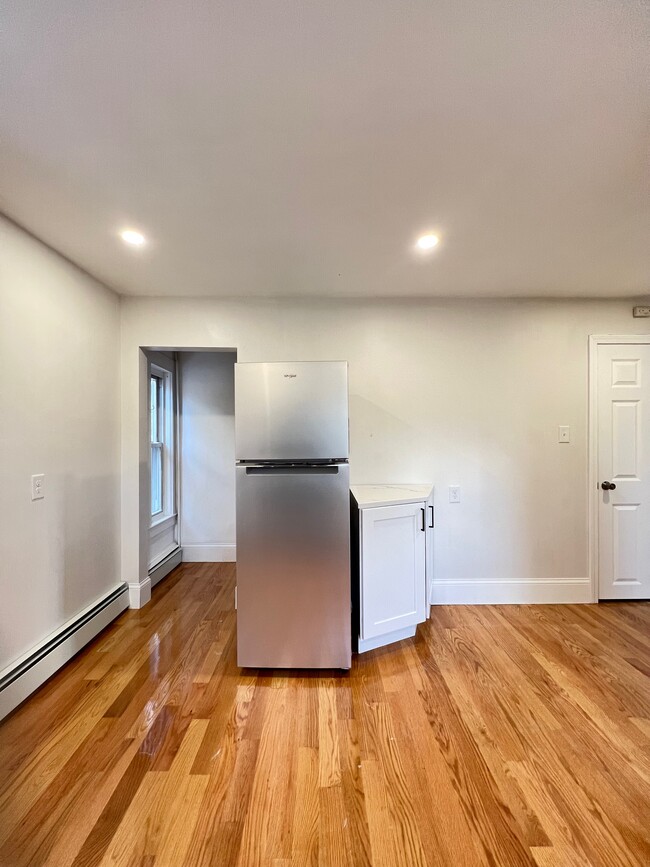 Kitchen - 27 Barry St Unit 2R