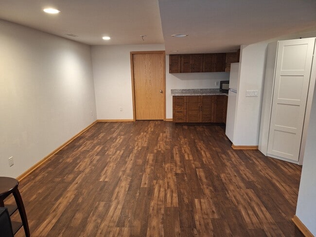 Photo - 412 Lone Pine Way