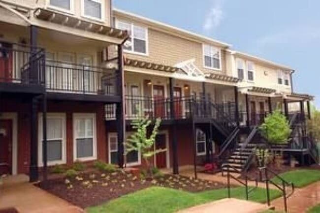 Building Photo - 1615 Elmwood Ct Rental