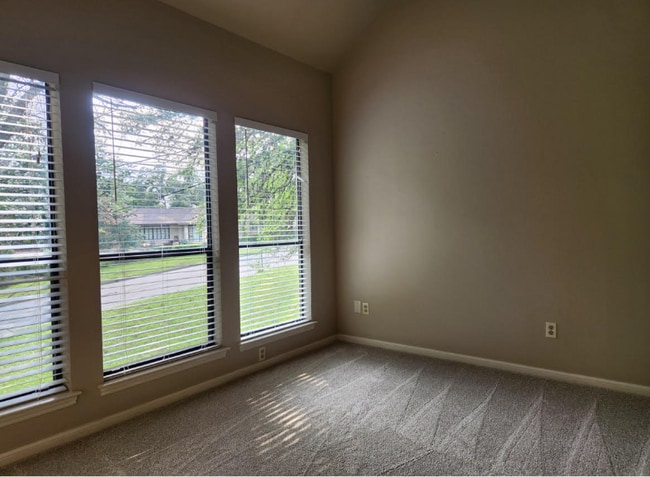 Photo - 305 Forest Dr