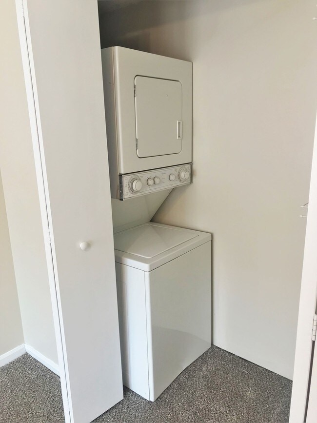 Photo - Roanoke Court Apartments