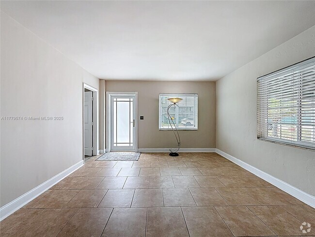 Building Photo - 2839 Polk St Rental