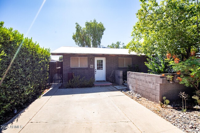 Photo - 2016 S Granada Dr Townhome