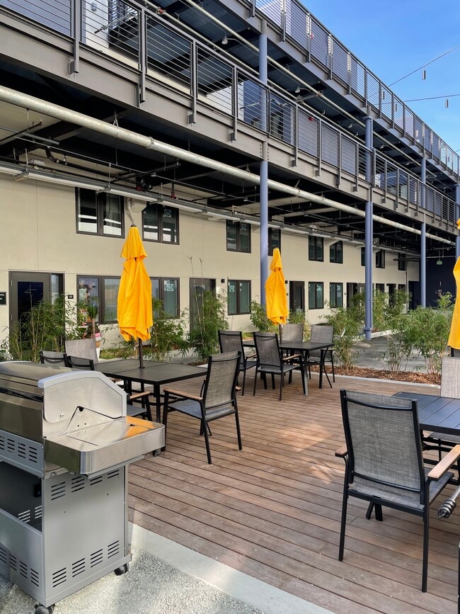 E. Patio - Área de parrillas - 1919 Market Street