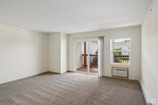 2BR, 2BA - 1,055SF - Living Room