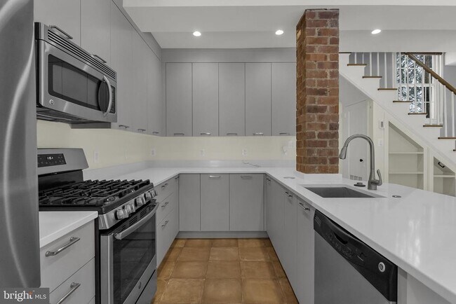 Photo - 1400 Martha Custis Dr