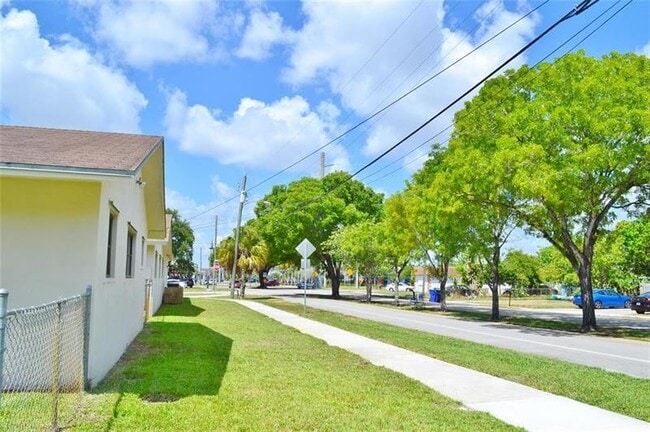 Photo - 203 N 59th Ave
