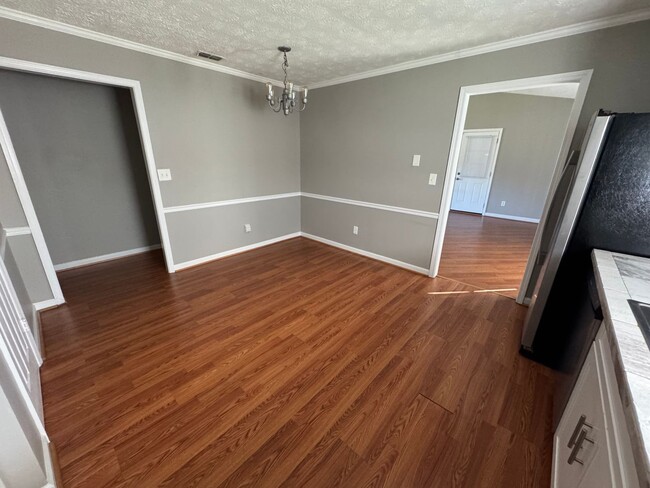 Photo - 3 Bedroom, 2 Bathroom- House in Silver Creek!