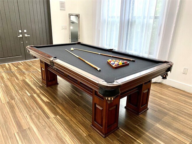 Photo - 736 Tyler St