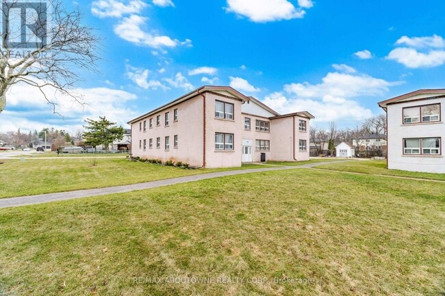 Photo - 1047 Churchill Ave