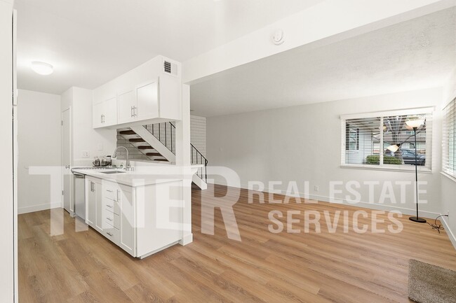 Photo - 243 Breuner Dr Unidad #2