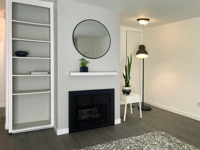 Building Photo - 9047 Langdon Ave Unit 12 Rental