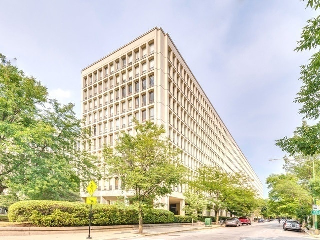 Building Photo - 1450 E 55th Pl Unit 318S Rental