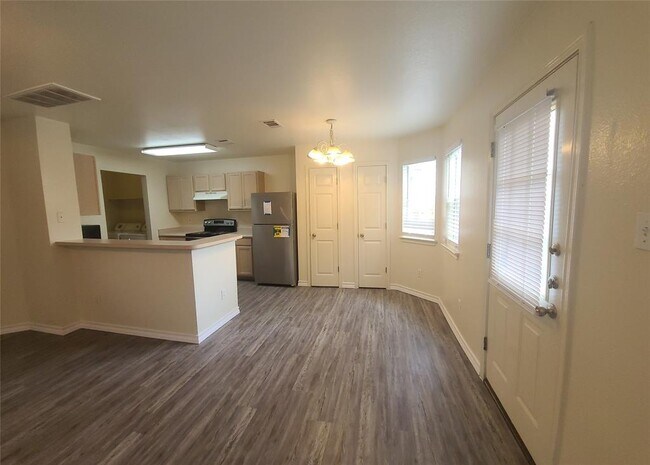 Photo - 132 Cedargrove