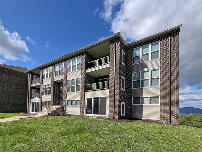 Building Photo - Mountain Lake Apartments