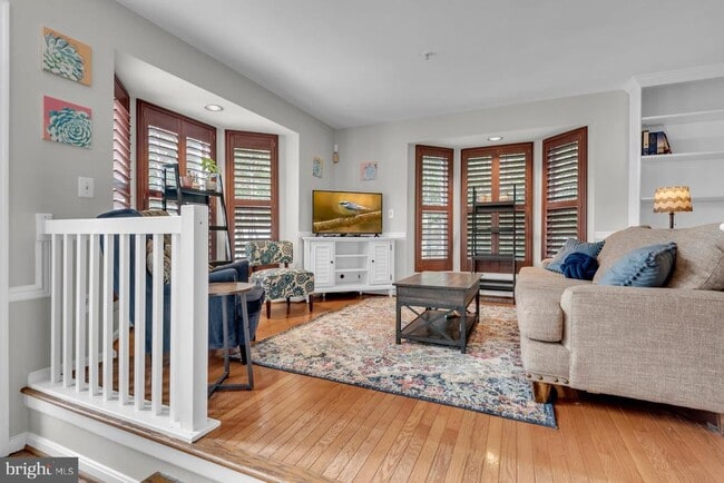 Photo - 123 Quiet Waters Pl