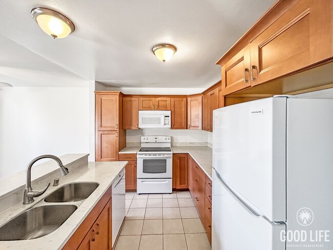 Photo - Beautiful 2B/2BA Condo in Pacific Beach w/ Parking & Swimming Pool!