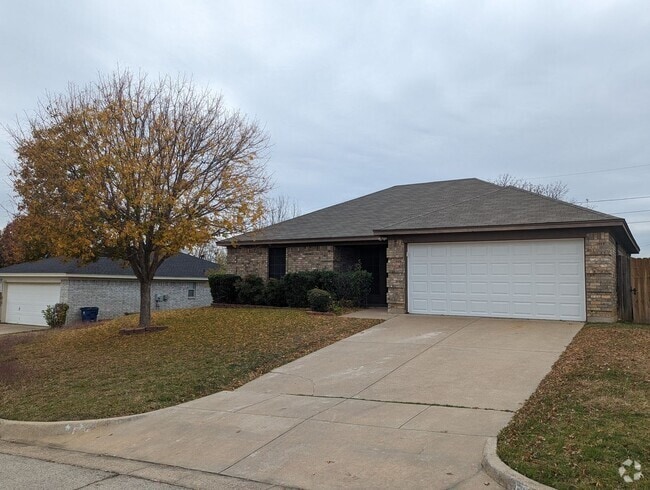 Building Photo - Modern Amenities & Ideal Location in Burle... Rental