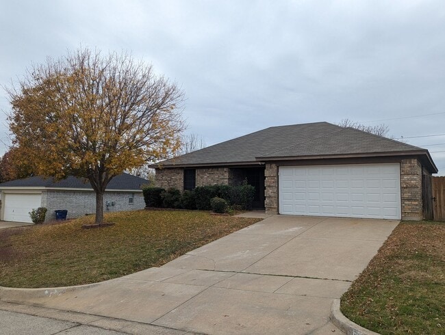 Building Photo - Modern Amenities & Ideal Location in Burle... Rental