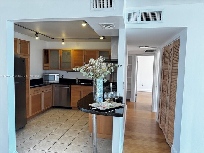 Building Photo - 2851 NE 183rd St Unit 1007E