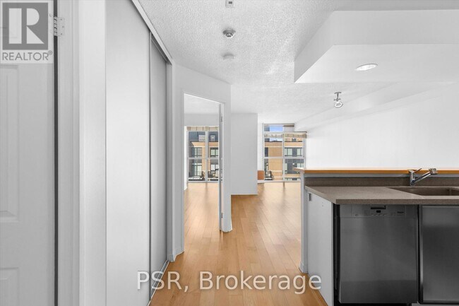 Photo - 801 King St W Unit 919