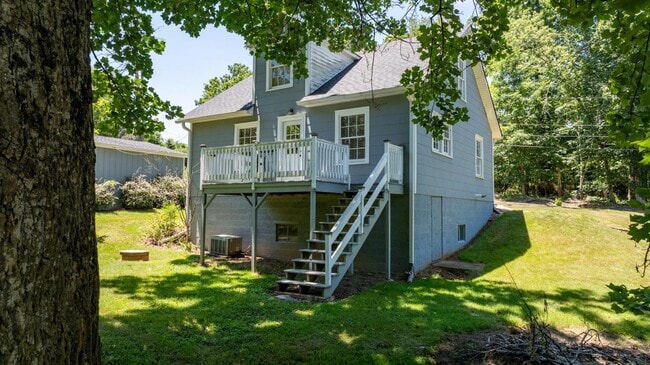 Photo - 822 Cardinal Pl SW