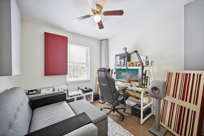 Photo - 1622 5th St NW