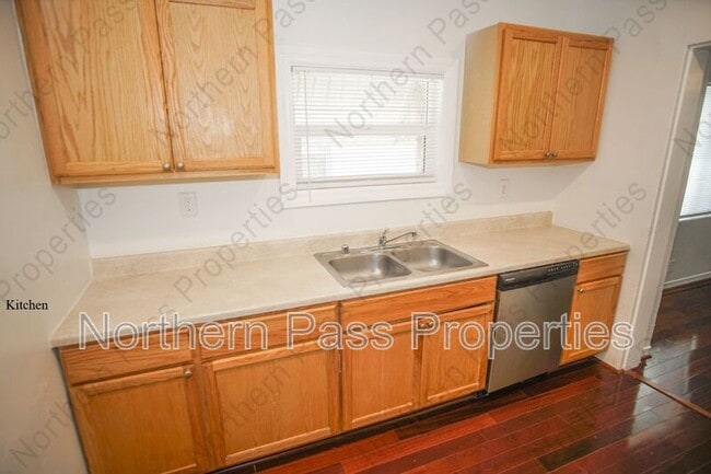 Photo - 4416 La Luz Ave