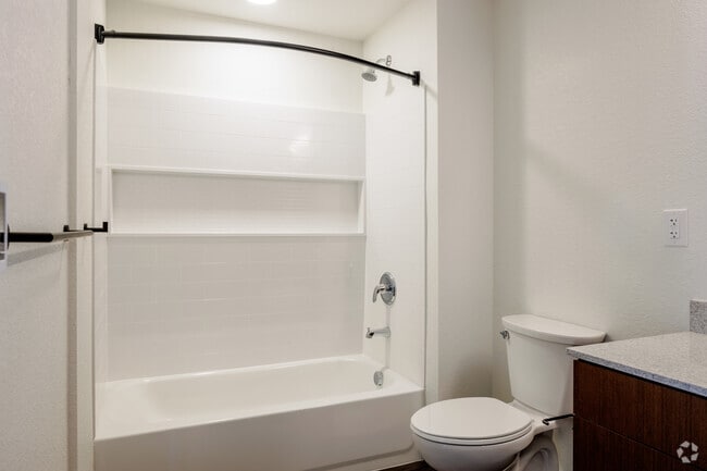 3BR, 2BA - 1,085SF - Bathroom